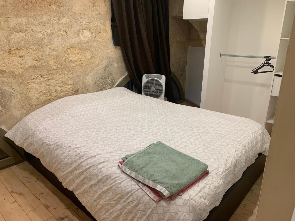 Chambre Avec Salle De Bain Et Cuisine Privee Centre Ville Historique Avec Climatisation Et Patio Bordeaux Esterno foto