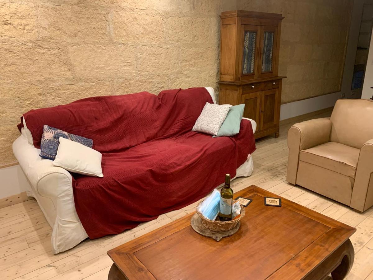 Chambre Avec Salle De Bain Et Cuisine Privee Centre Ville Historique Avec Climatisation Et Patio Bordeaux Esterno foto